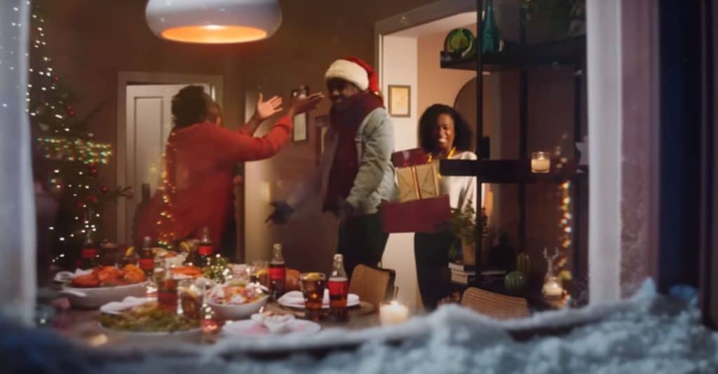 the world needs more santa - spot coca cola natale 2023