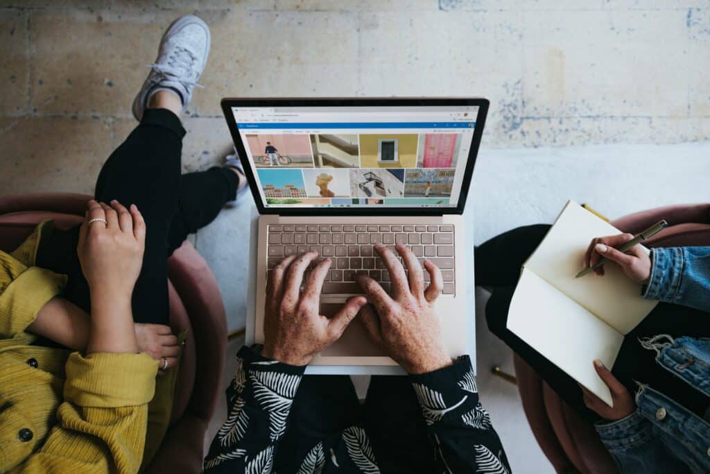 giovani al computer