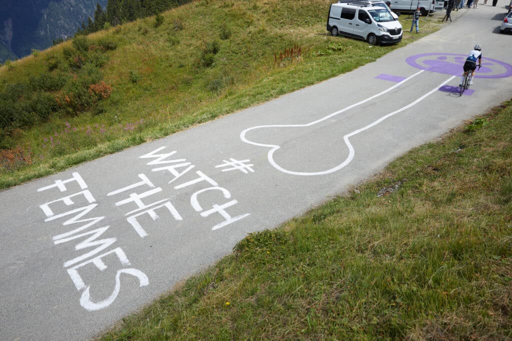 Skoda trasforma i graffiti osceni del Tour de France in arte
